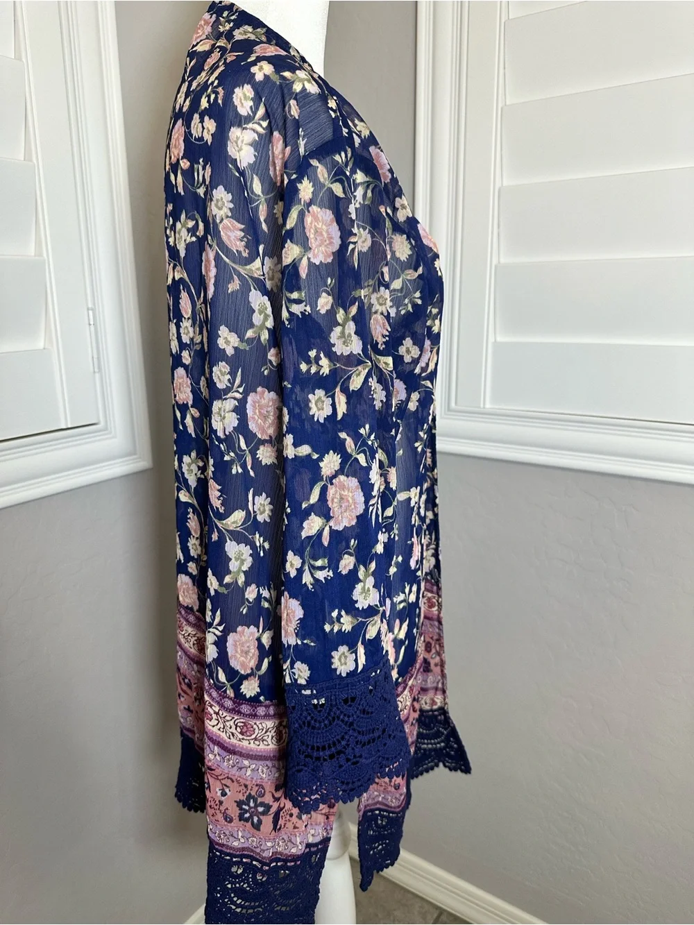 Bundle 4/$25  Rewind Floral Sheer Kimono Robe - Navy & Pink
